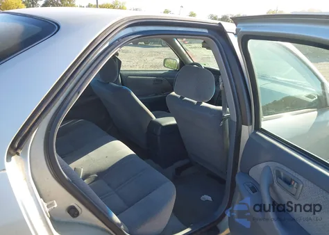 2000 Toyota Camry Le from USA, damaged, VIN 4T1BG22K0YU628123